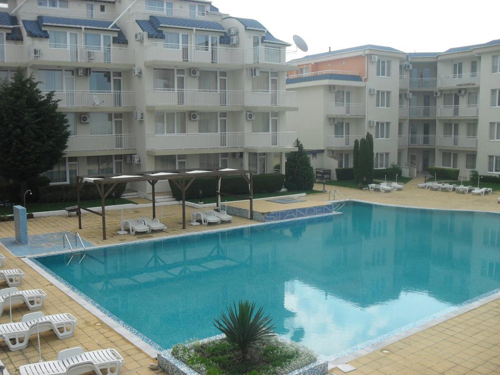 Apartment Rutland Равда Екстер'єр фото