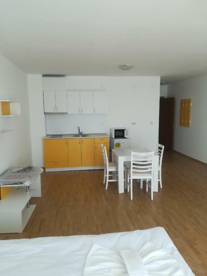 Apartment Rutland Равда Екстер'єр фото