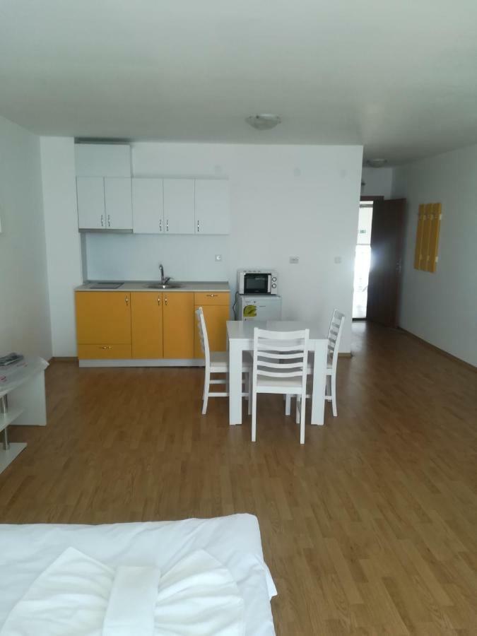 Apartment Rutland Равда Екстер'єр фото