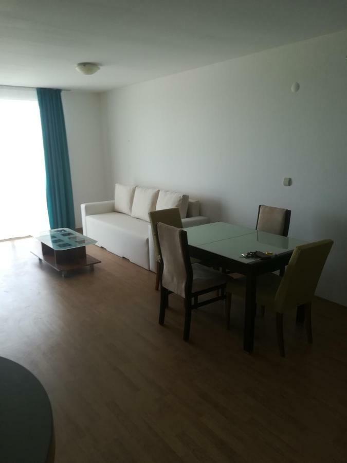 Apartment Rutland Равда Екстер'єр фото